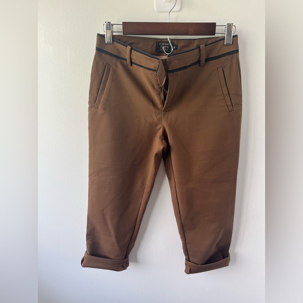 MISS DAISY Design by KOREA Brown Cropped Pants Size M Office Academia Basics